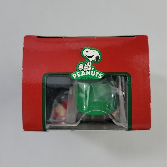 Peanuts Charlie Brown Holiday Clip-On - Picture 5 of 13